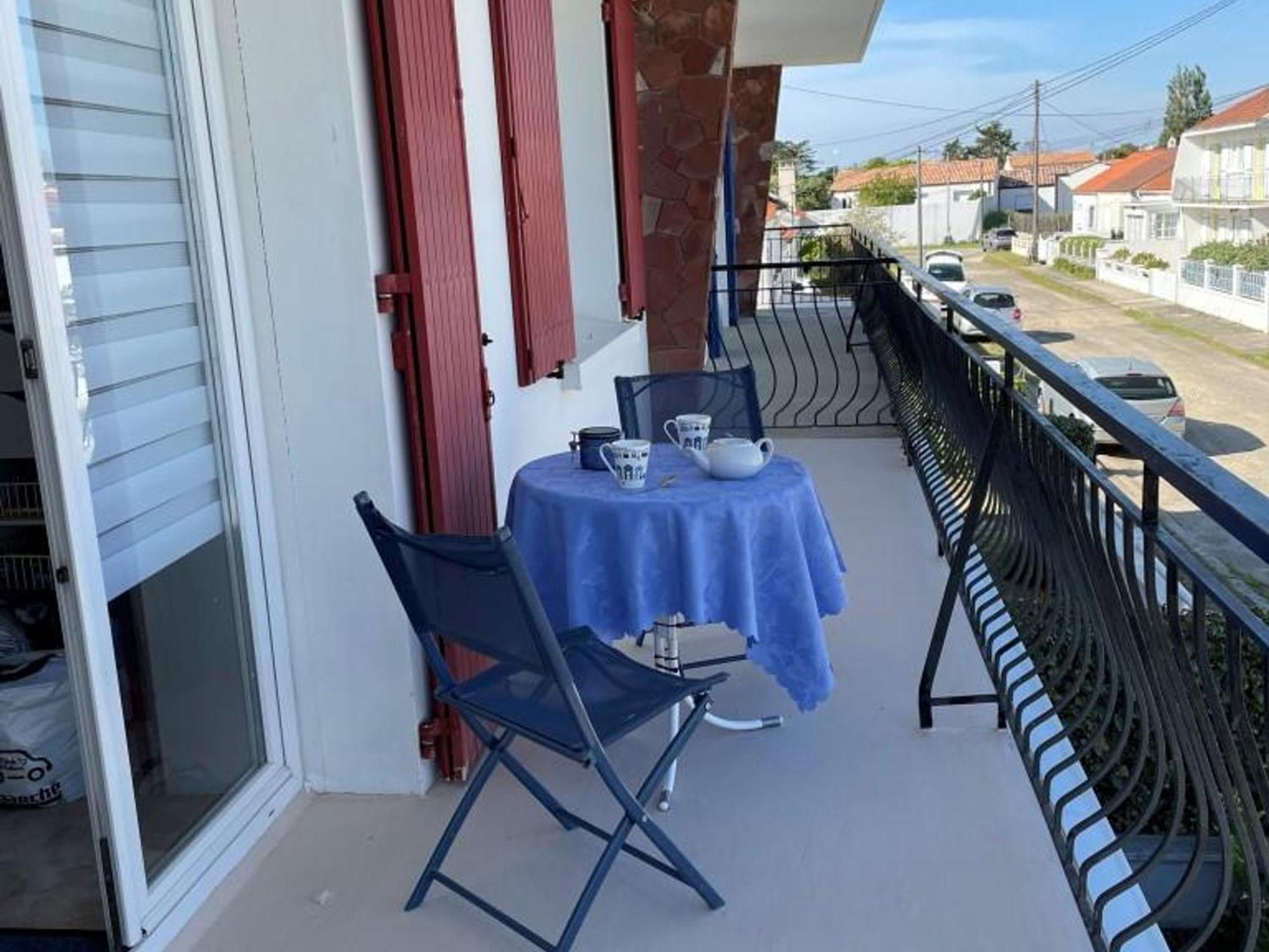 Apartment Familial A 50m De La Plage - 2 Chambres, Balcon, Animaux Acceptes, Parking Privatif - Fr-1-540-291